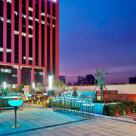 Sheraton Grand Zhengzhou Hotel Екстериор снимка