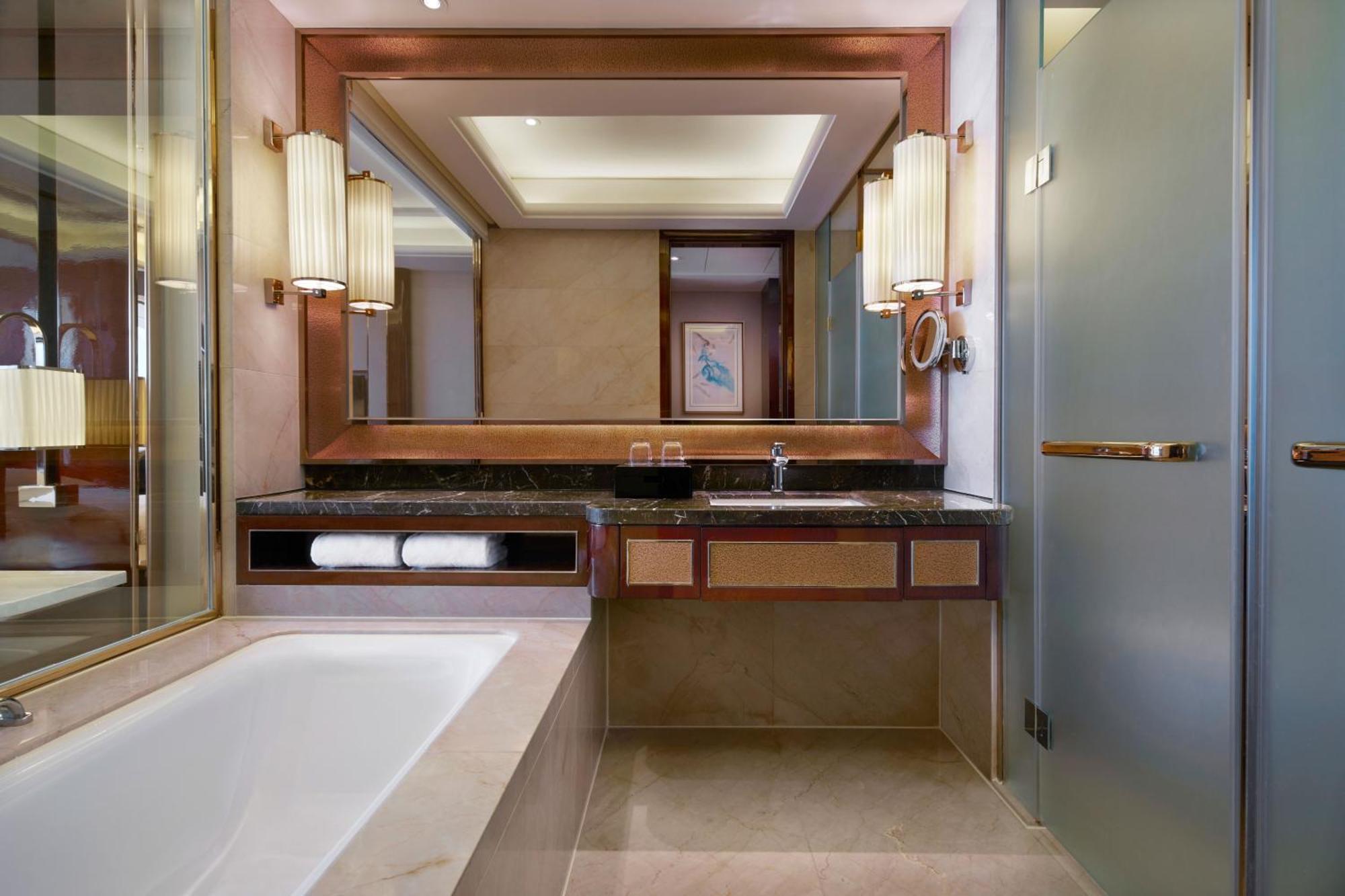 Sheraton Grand Zhengzhou Hotel Екстериор снимка