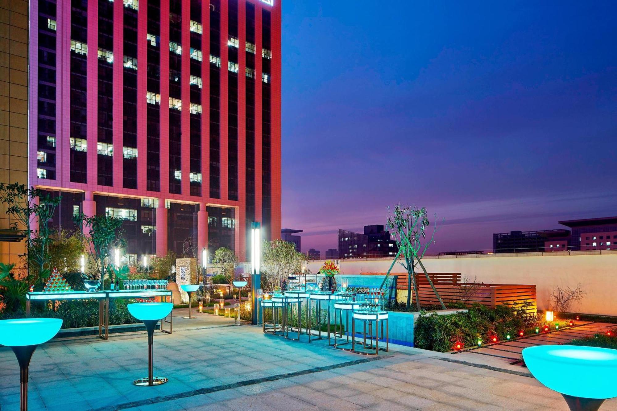 Sheraton Grand Zhengzhou Hotel Екстериор снимка