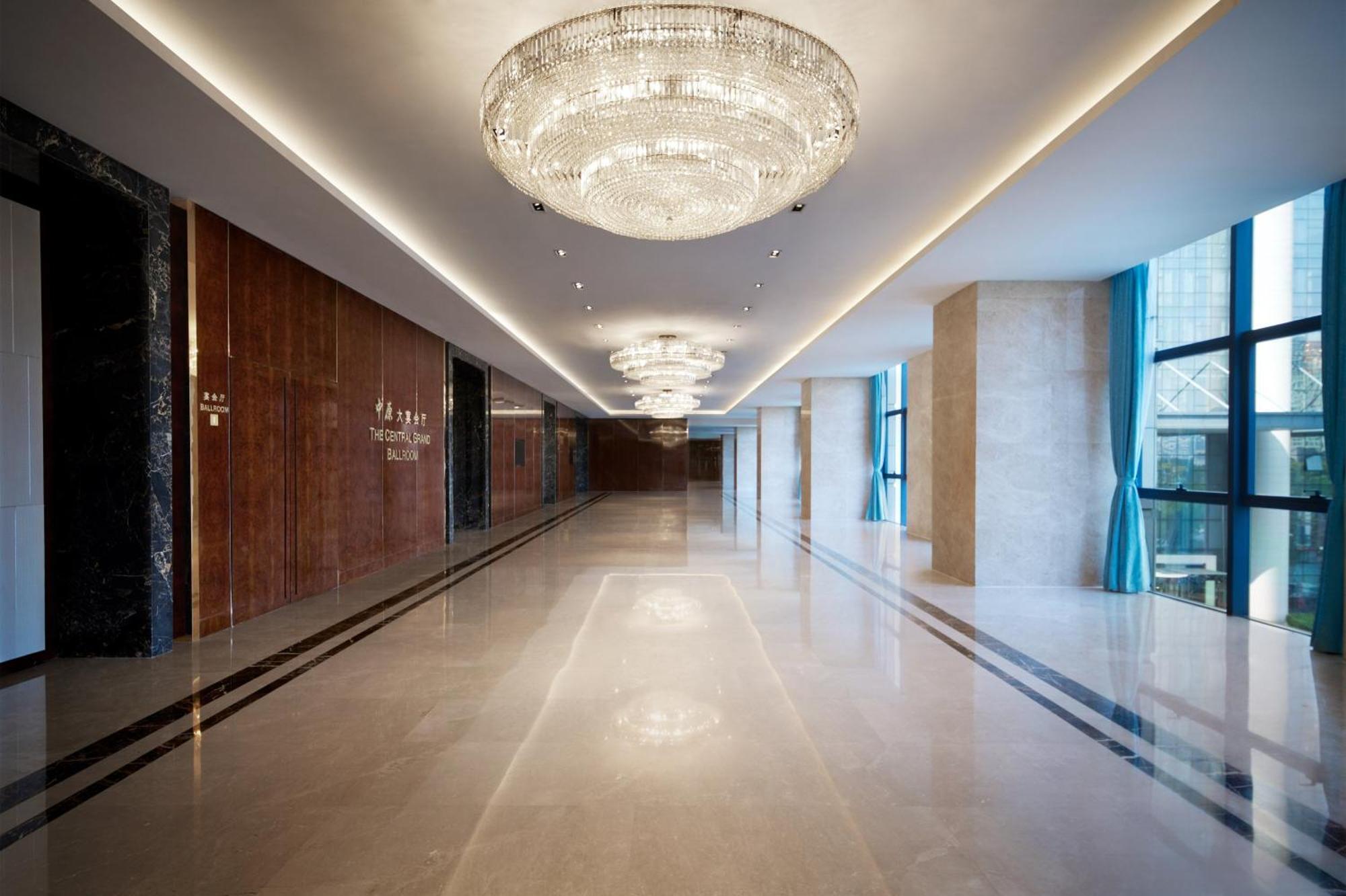 Sheraton Grand Zhengzhou Hotel Екстериор снимка