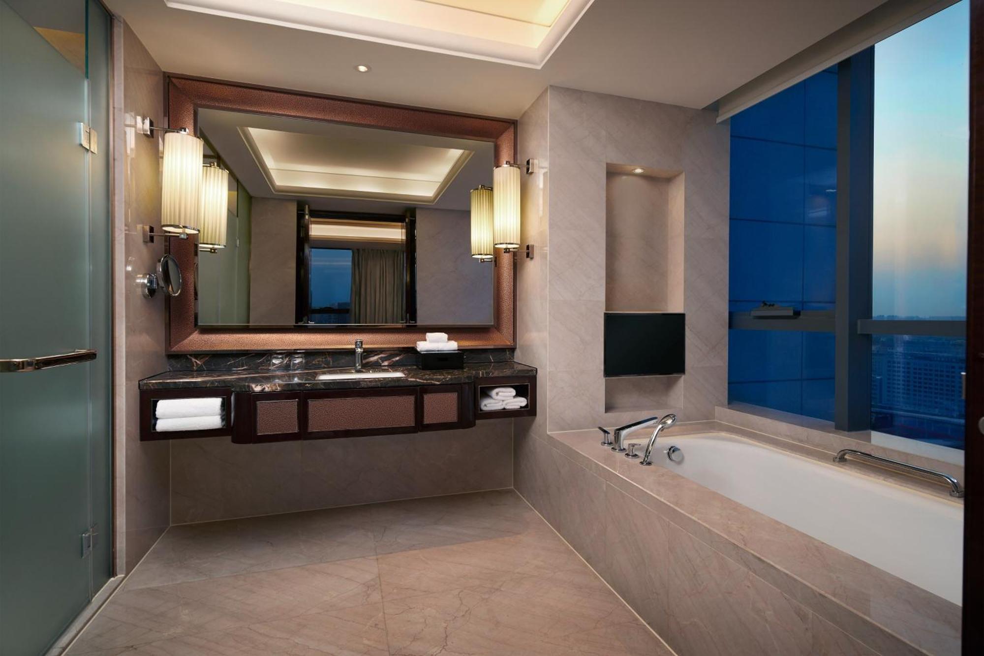 Sheraton Grand Zhengzhou Hotel Екстериор снимка