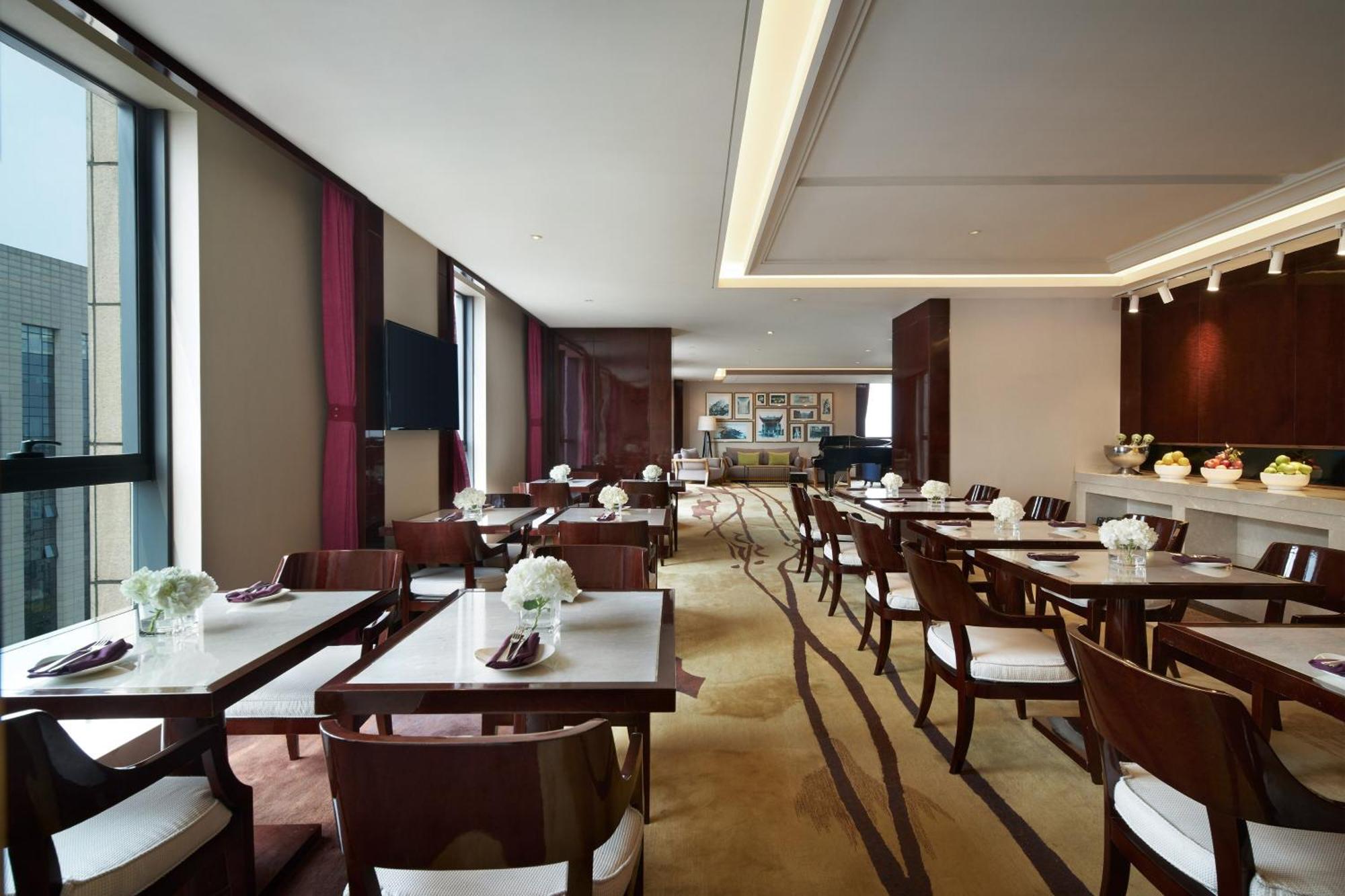 Sheraton Grand Zhengzhou Hotel Екстериор снимка
