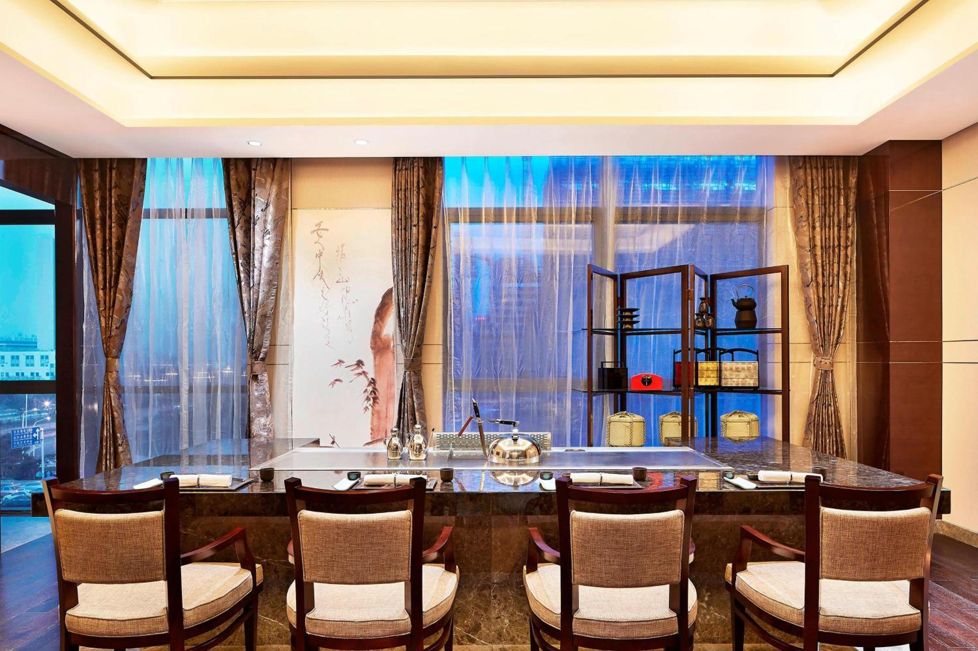 Sheraton Grand Zhengzhou Hotel Екстериор снимка
