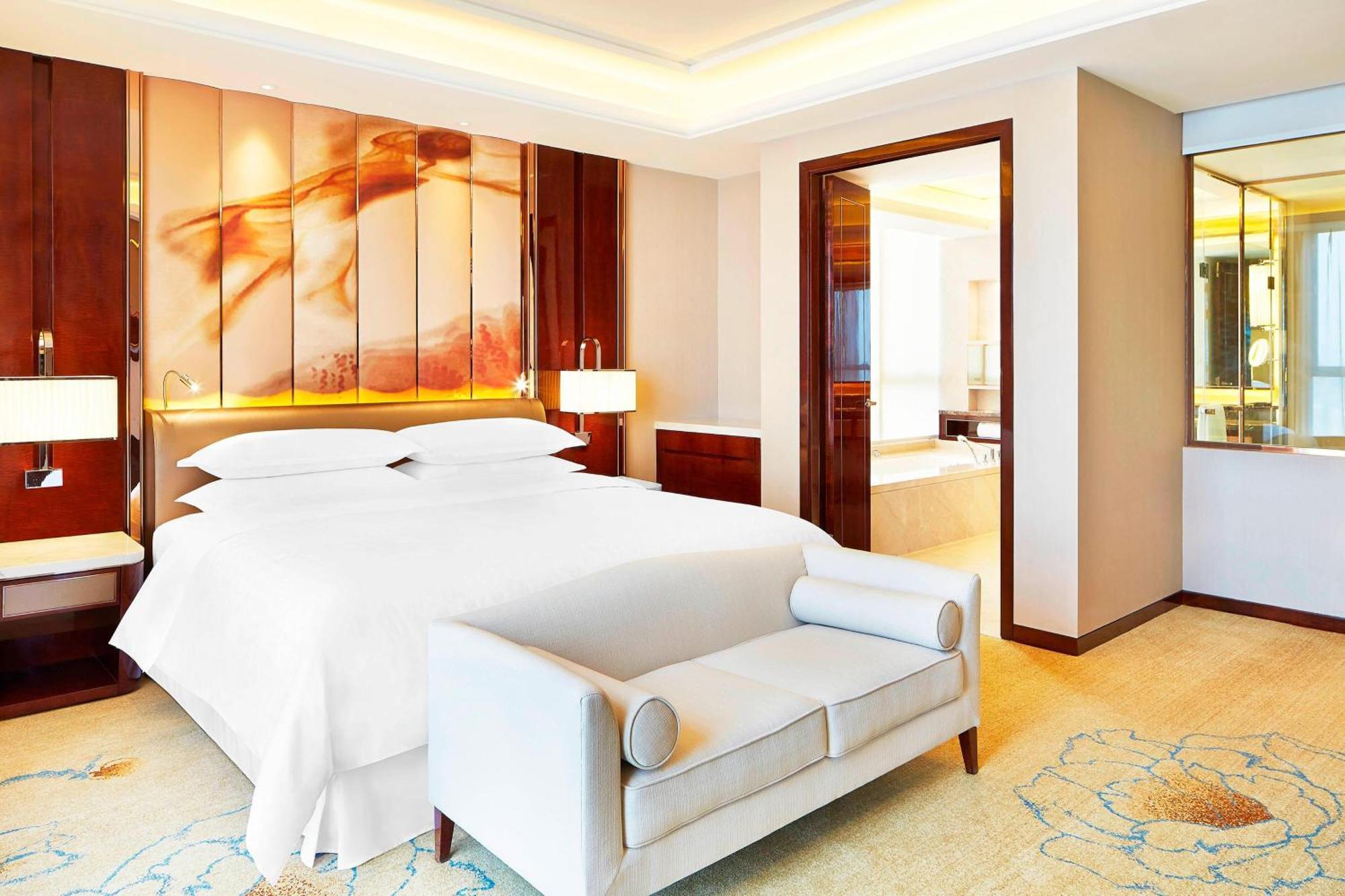 Sheraton Grand Zhengzhou Hotel Екстериор снимка