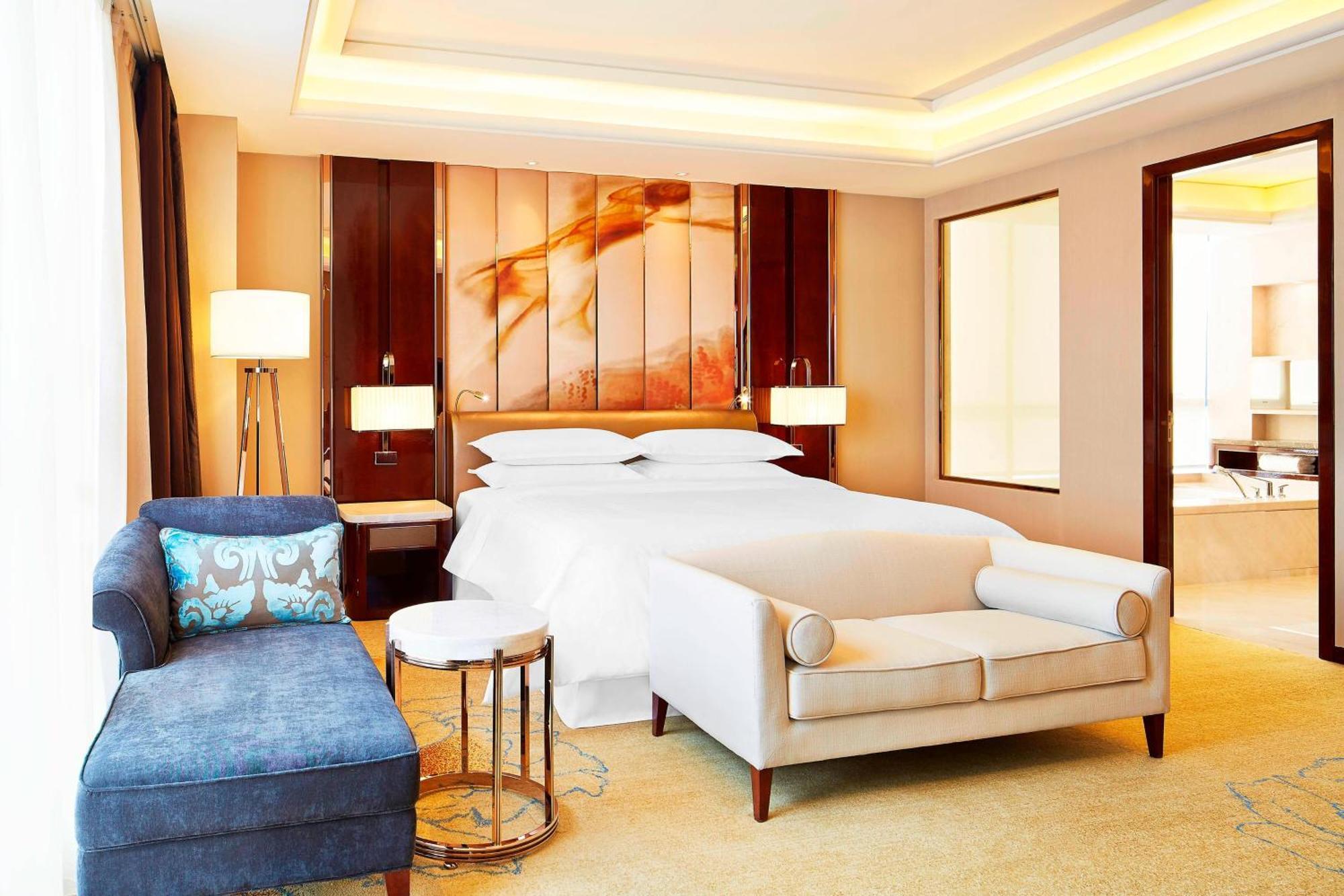 Sheraton Grand Zhengzhou Hotel Екстериор снимка
