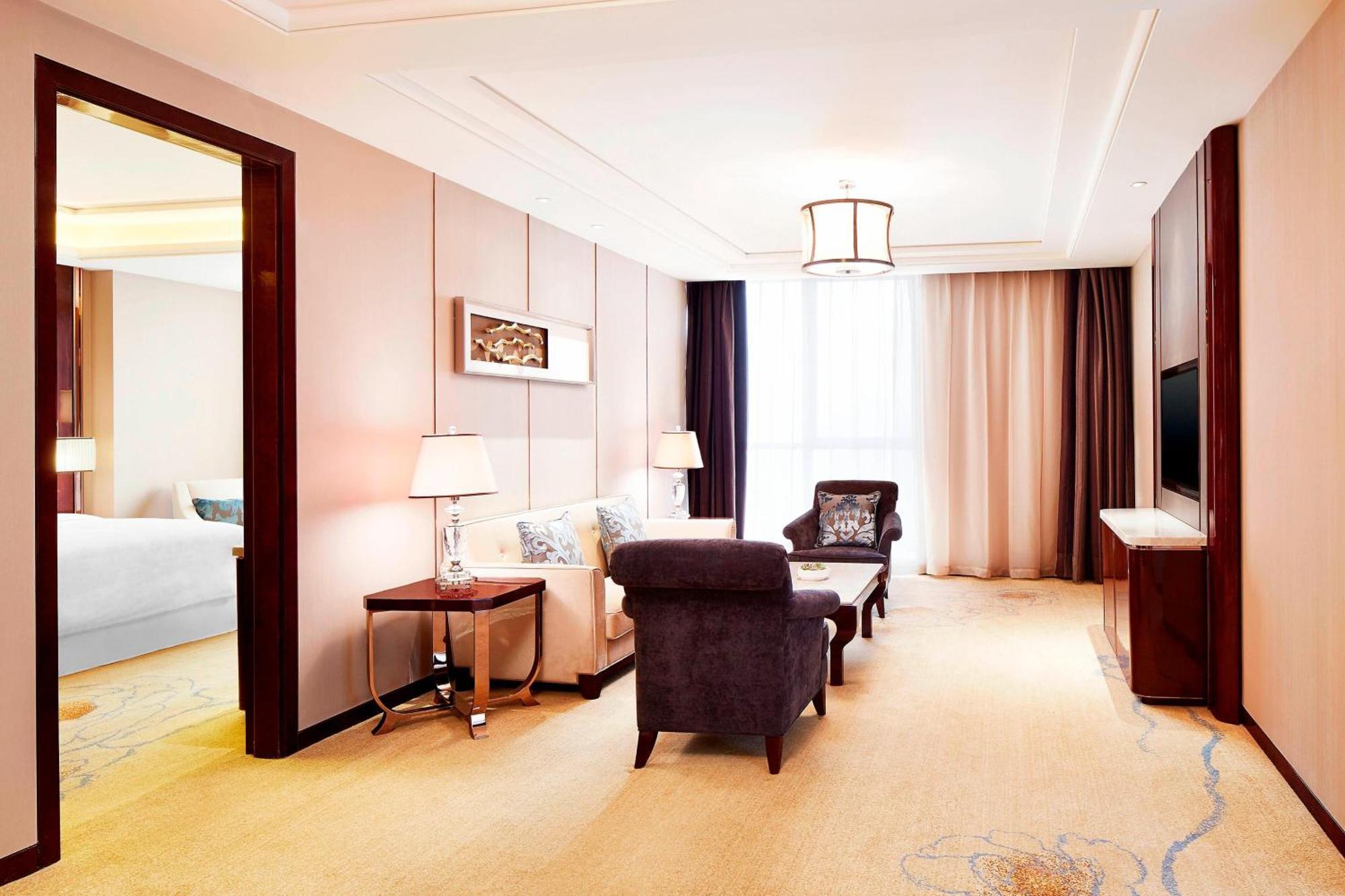 Sheraton Grand Zhengzhou Hotel Екстериор снимка