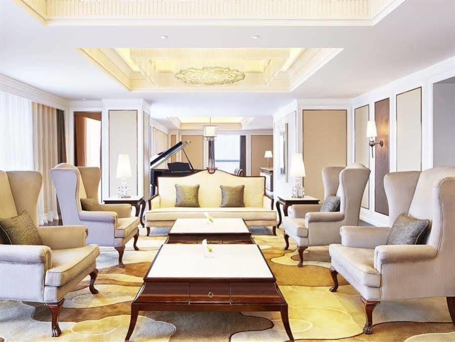 Sheraton Grand Zhengzhou Hotel Екстериор снимка