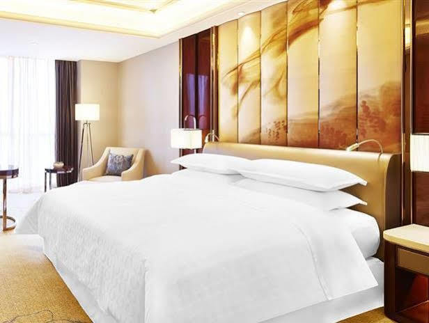 Sheraton Grand Zhengzhou Hotel Екстериор снимка